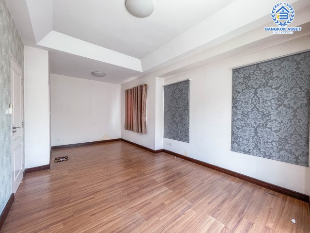 บ้านเดี่ยวมือสองย่านนครปฐม ม.พฤกษ์ลดา ปิ่นเกล้า-สาย5 เนื้อที่กว้าง 50 ตร.ว. ฟังก์ชัน 3 ห้องนอน 2 ห้องน้ำ ที่จอดรถ 2 คัน บ้านพร้อมอยู่ คุณภาพระดับแบรนด์ L&H โครงการตั้งบนทำเลเดินทางสะดวก ใกล้เซ็นทรัลศาลายา เชื่อมต่อถนนบรมราชชนนี, ถนนพุทธมณฑลสาย 5, ถนนปิ่นเกล้า-นครชัยศรี จองเลย!...